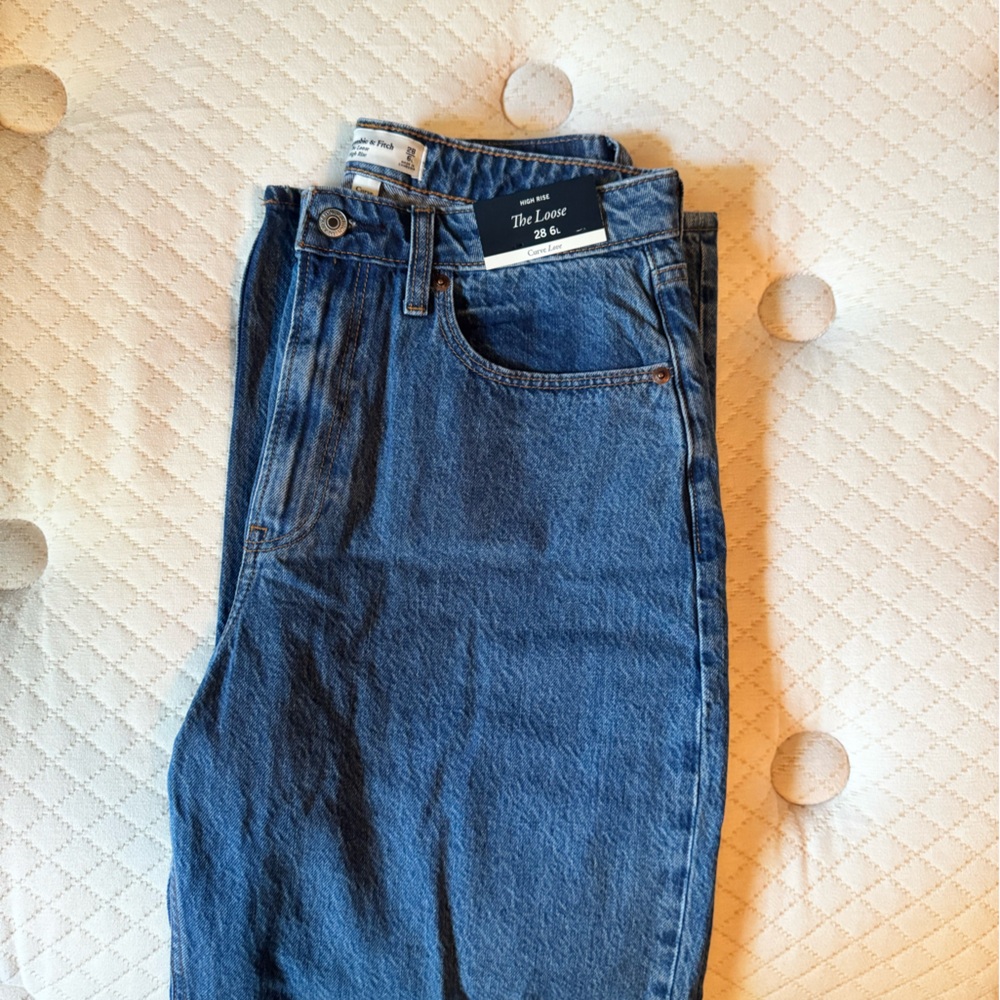 Abercrombie & Fitch High Rise Loose Jean